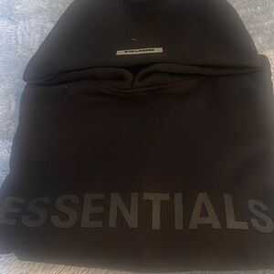 Essentials Fear of God.              M